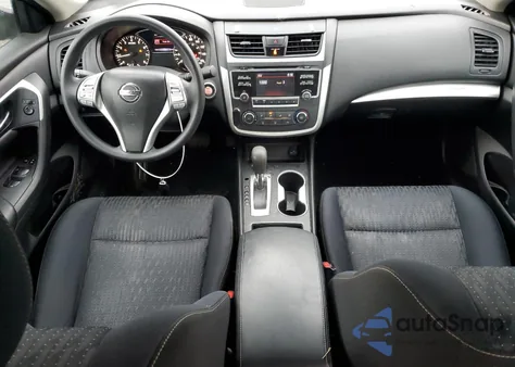 2016 Nissan Altima 2.5 z USA, uszkodzony, nr VIN 1N4AL3AP2GC229464